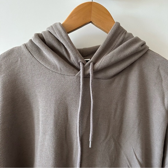 Sunday Best / Aritzia • Taupe Brown Baby Waffle Relaxed Cropped Hoodie - Picture 2 of 8